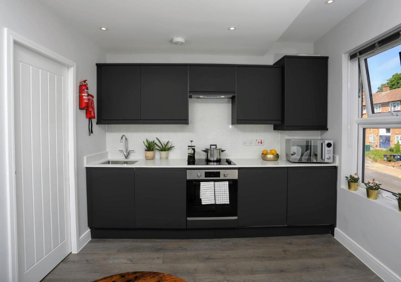 Aisiki Apartments: Pet-Friendly Duplexes with Air Con & Free WiFi Finchley Exterior photo