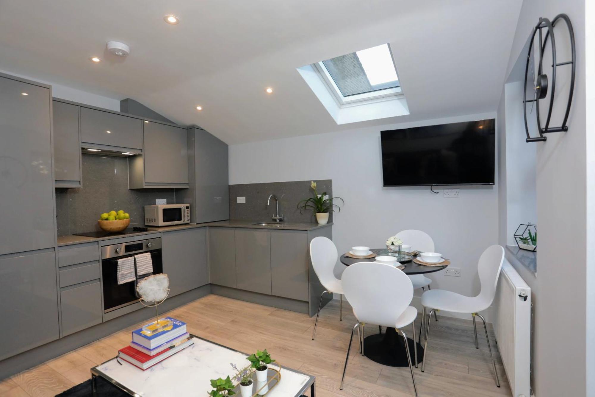 Aisiki Apartments: Pet-Friendly Duplexes with Air Con & Free WiFi Finchley Exterior photo