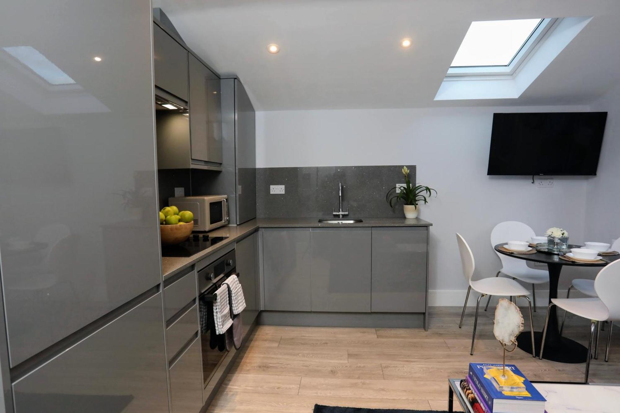 Aisiki Apartments: Pet-Friendly Duplexes with Air Con & Free WiFi Finchley Exterior photo