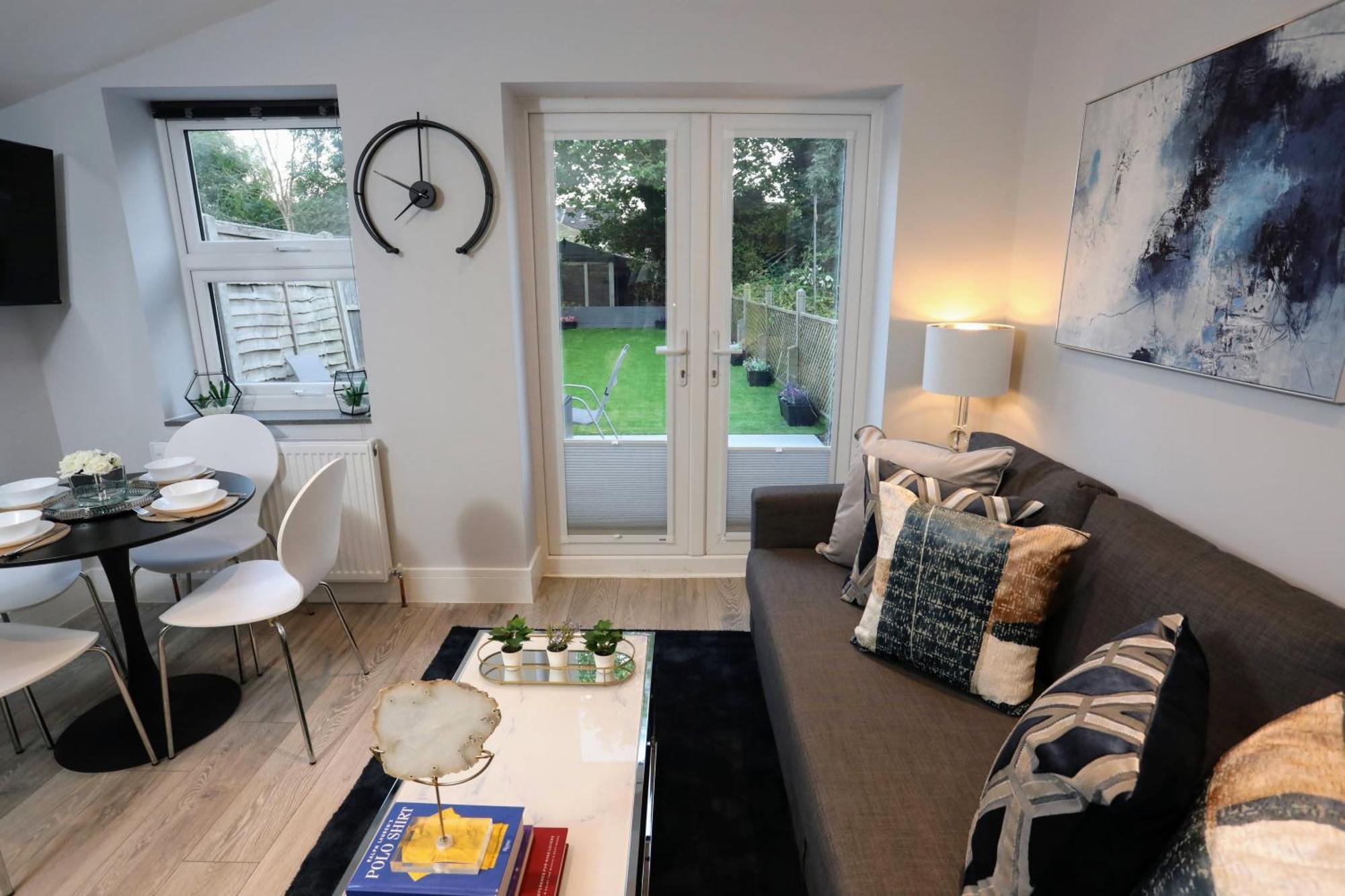 Aisiki Apartments: Pet-Friendly Duplexes with Air Con & Free WiFi Finchley Exterior photo
