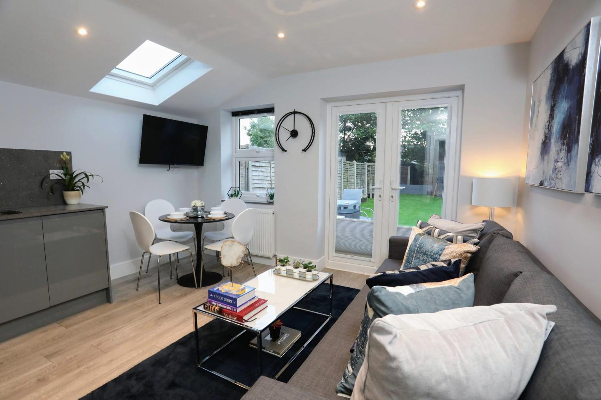 Aisiki Apartments: Pet-Friendly Duplexes with Air Con & Free WiFi Finchley Exterior photo