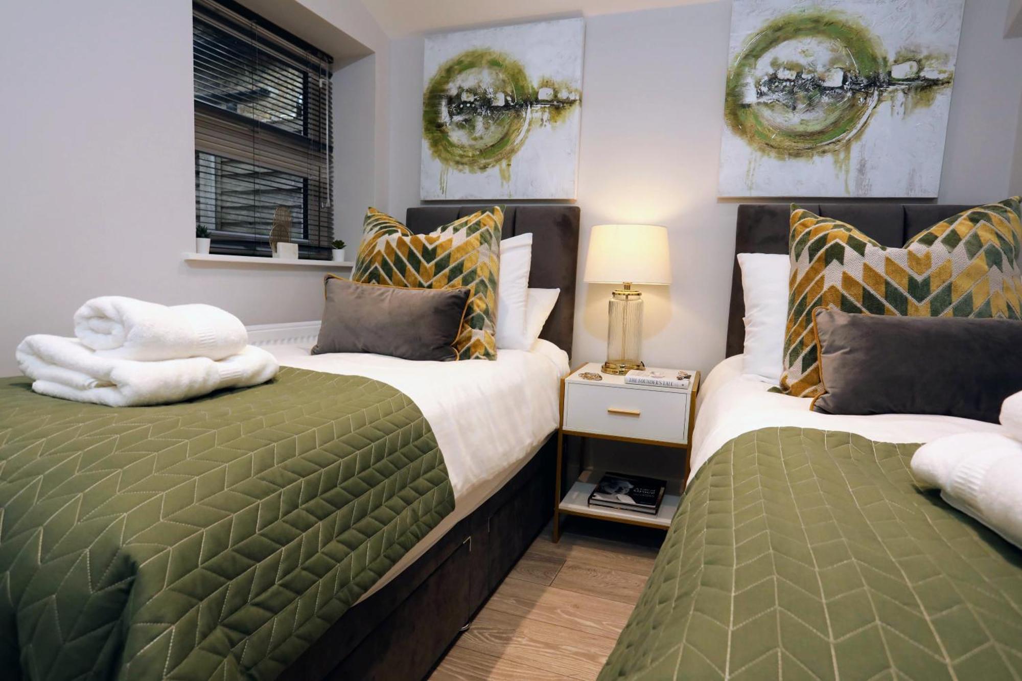 Aisiki Apartments: Pet-Friendly Duplexes with Air Con & Free WiFi Finchley Exterior photo