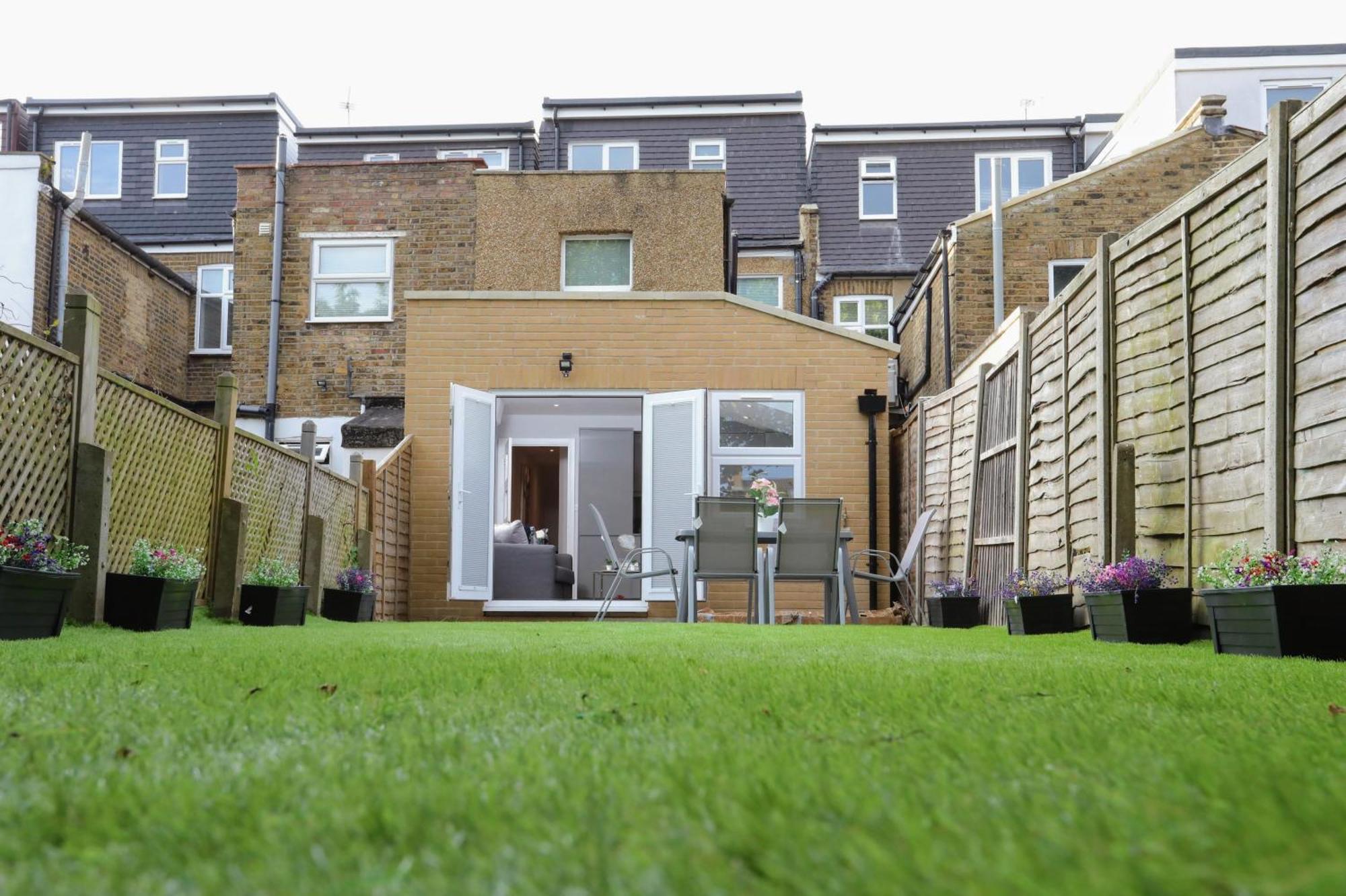 Aisiki Apartments: Pet-Friendly Duplexes with Air Con & Free WiFi Finchley Exterior photo