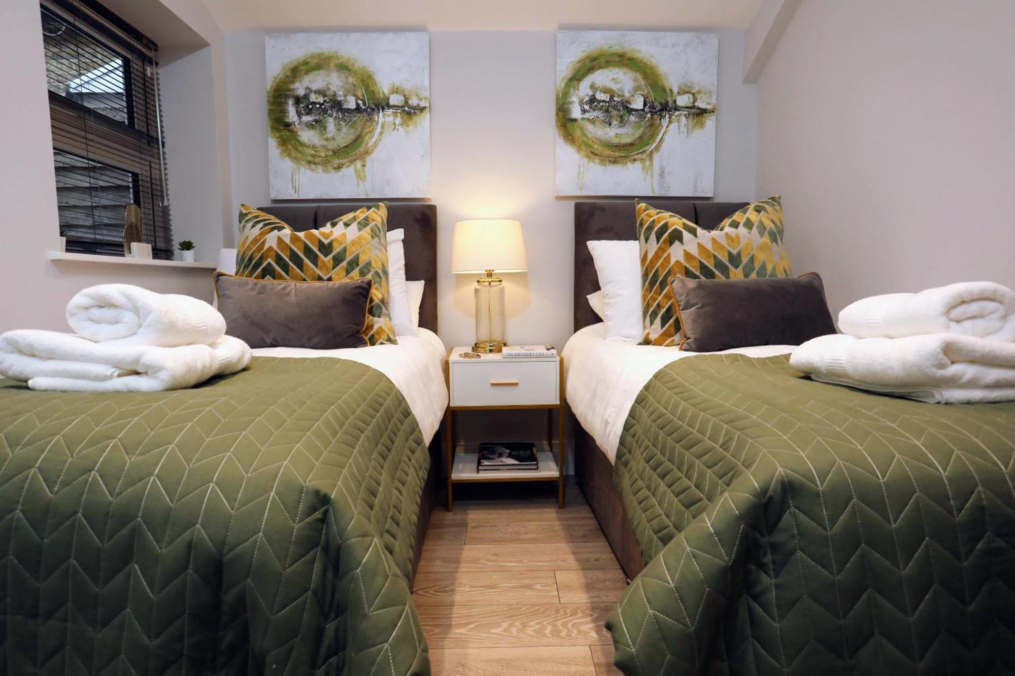 Aisiki Apartments: Pet-Friendly Duplexes with Air Con & Free WiFi Finchley Exterior photo