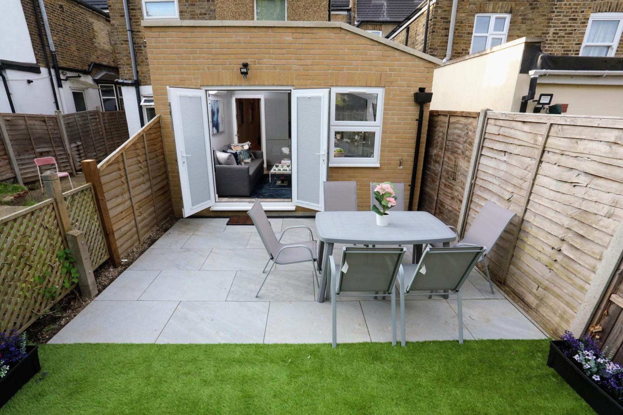 Aisiki Apartments: Pet-Friendly Duplexes with Air Con & Free WiFi Finchley Exterior photo